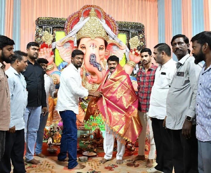 గణేష్ మండపాలను సందర్శించిన ఎమ్మెల్యే - Udayam