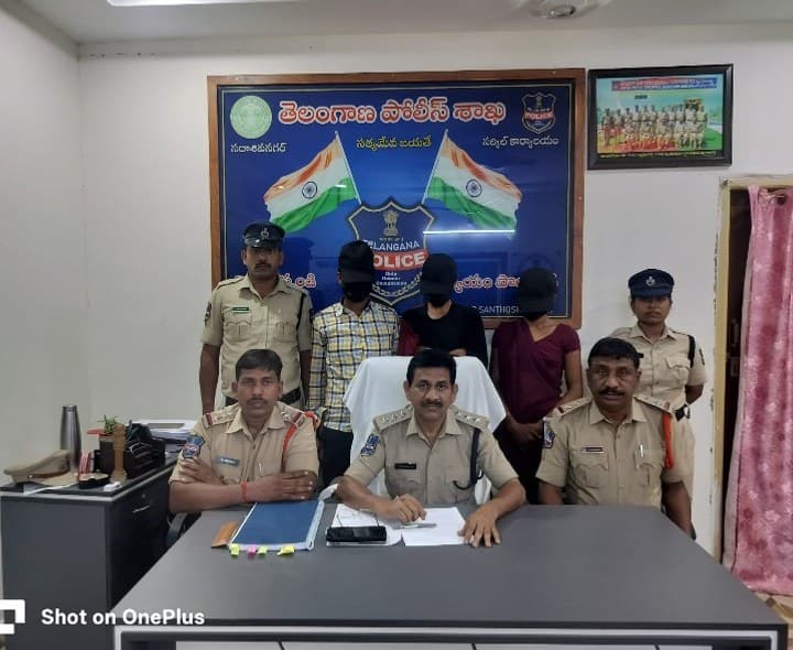 గంజాయి సాగు చేస్తున్న ముగ్గురు అరెస్ట్ - Udayam