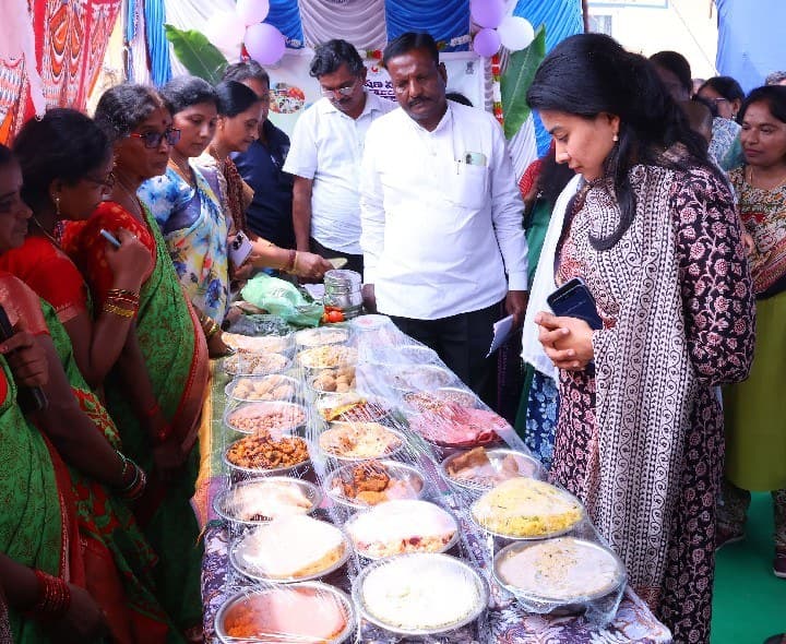 తంగళ్లపల్లిలో పోషణ మాసం కార్యక్రమం పాల్గొన్న కలెక్టర్ - Udayam