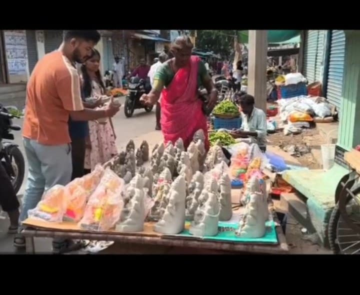 కల్వకుర్తి మార్కెట్ లో సందడి - Udayam