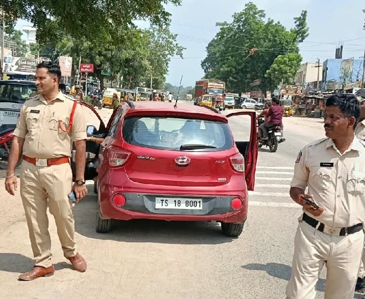 వాహన ధ్రువపత్రాలను వెంట ఉంచుకోవాలి - Udayam