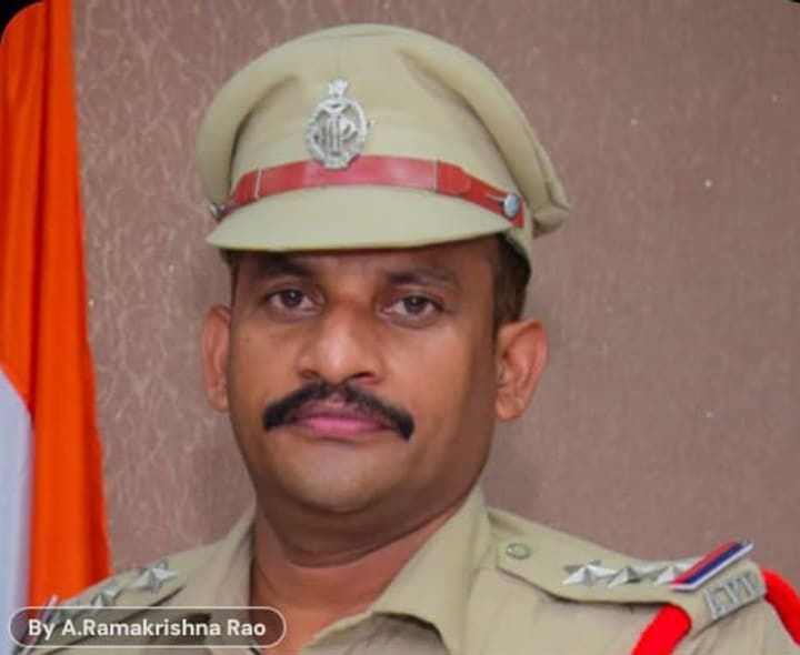 డ్రంక్ అండ్ డ్రైవ్ కేసులో ఇద్దరికి జరిమానా - Udayam
