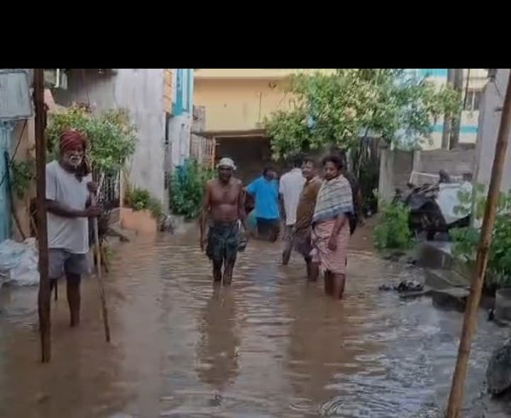 తూఫాన్ ఎఫెక్ట్ వర్షానికి నీట మునిగిన తోలాపి - Udayam