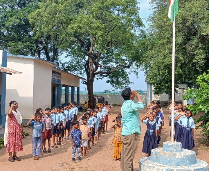 దౌడేపల్లి పాఠశాలలో ప్రజా పాలన దినోత్సవం - Udayam
