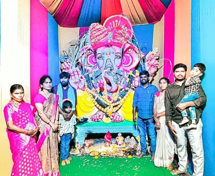 భక్తిశ్రద్ధలతో వినాయకుడికి పూజలు - Udayam
