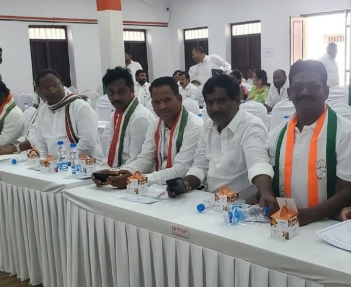 స్థానిక సమరానికి కాంగ్రెస్ సై - Udayam