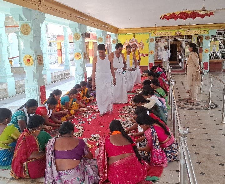 దేవరకోట వెంకటేశ్వర స్వామి ఆలయ హుండీ లెక్కింపు - Udayam