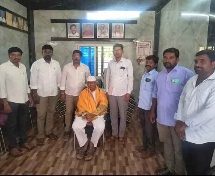 యోధుడి వారసుడికి సత్కారం - Udayam