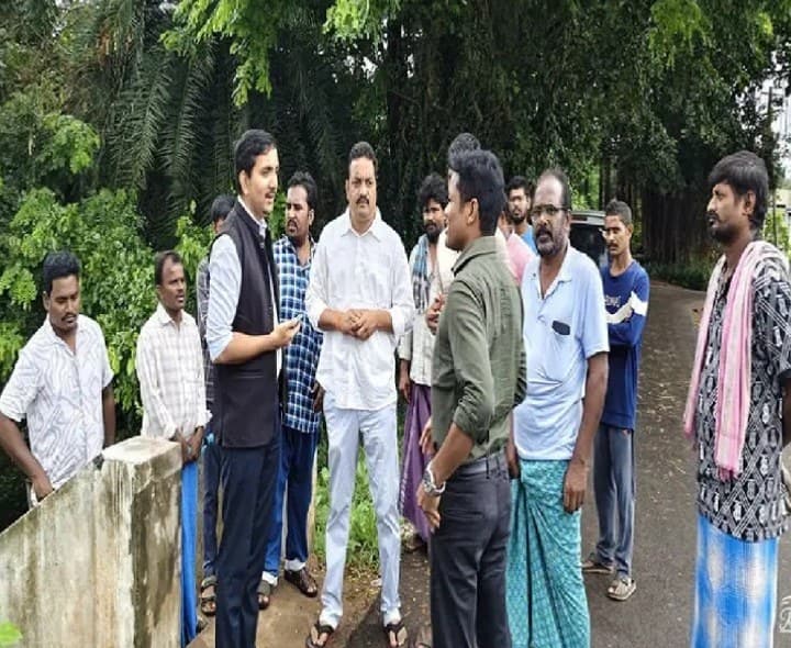 తీర ప్రాంతాల్లో హెచ్చరిక బోర్డులు ఏర్పాటు: సబ్ కలెక్టర్ - Udayam