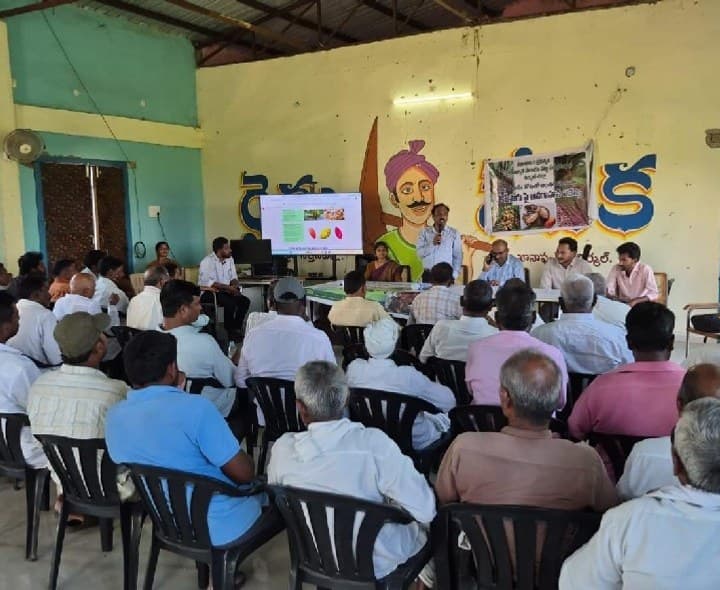 ఆయిల్ పామ్ రైతులకు అదనపు ఆదాయ మార్గంపై అవగాహన సదస్సు - Udayam