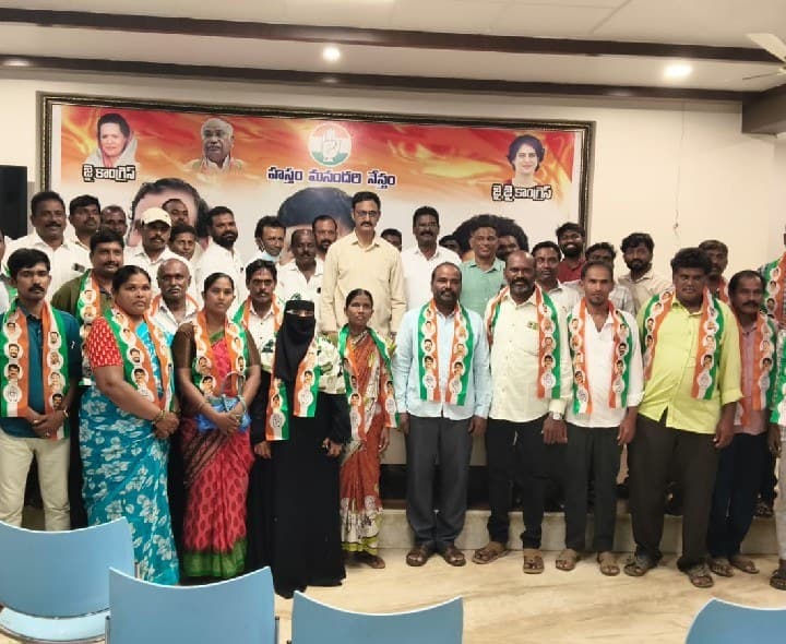 కాంగ్రెస్ లోకి వలసల జోరు...25 కుటుంబాలు చేరిక - Udayam