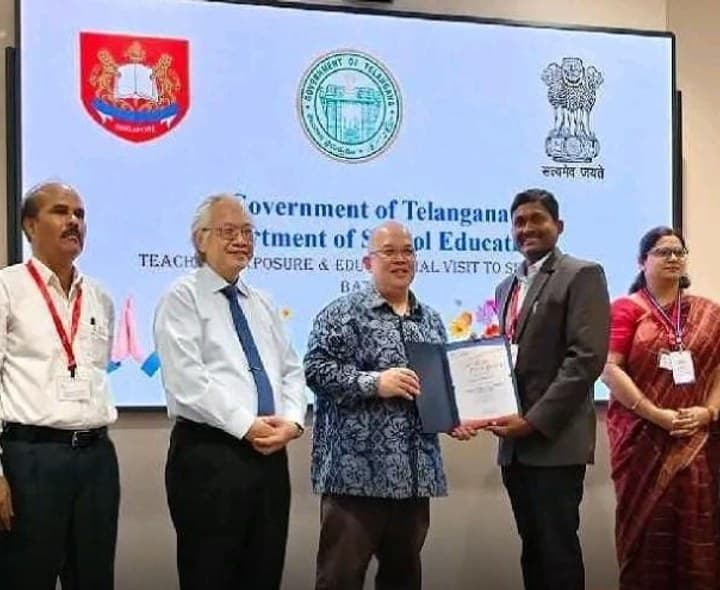 కుమ్మరిపల్లి ఉపాధ్యాయుడికి అరుదైన గౌరవం - Udayam
