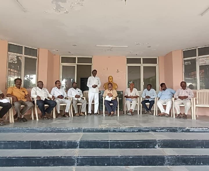 అంబేద్కర్ కళాభవన్లో దళిత సంఘాల ఆందోళన - Udayam