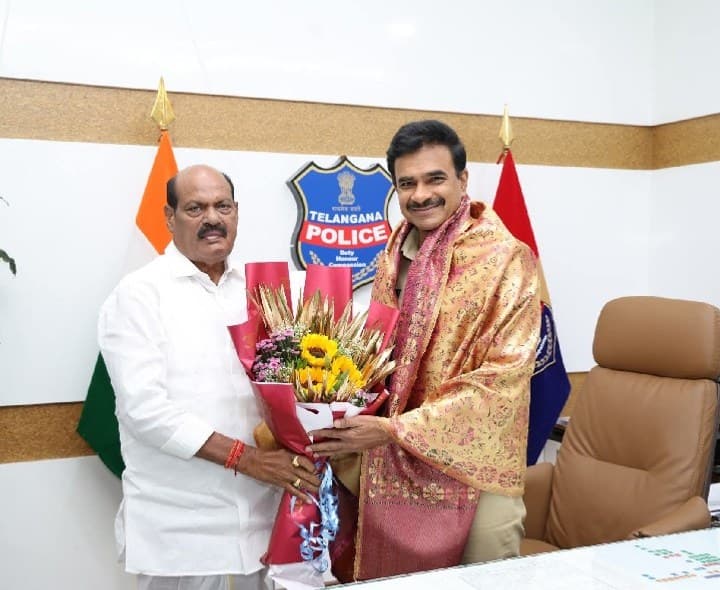 డీజీపీ సీవీ ఆనంద్ను కలిసిన బాజిరెడ్డి గోవర్ధన్ - Udayam