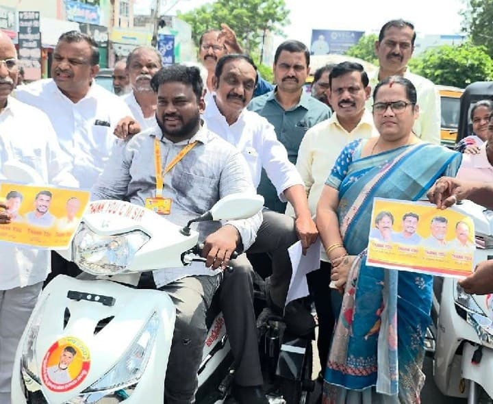 నరసరావుపేటలో దివ్యాంగుల ర్యాలీ - Udayam