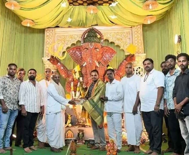 1,500 భగవద్గీతలతో వినాయకుడి ప్రతిమ - Udayam