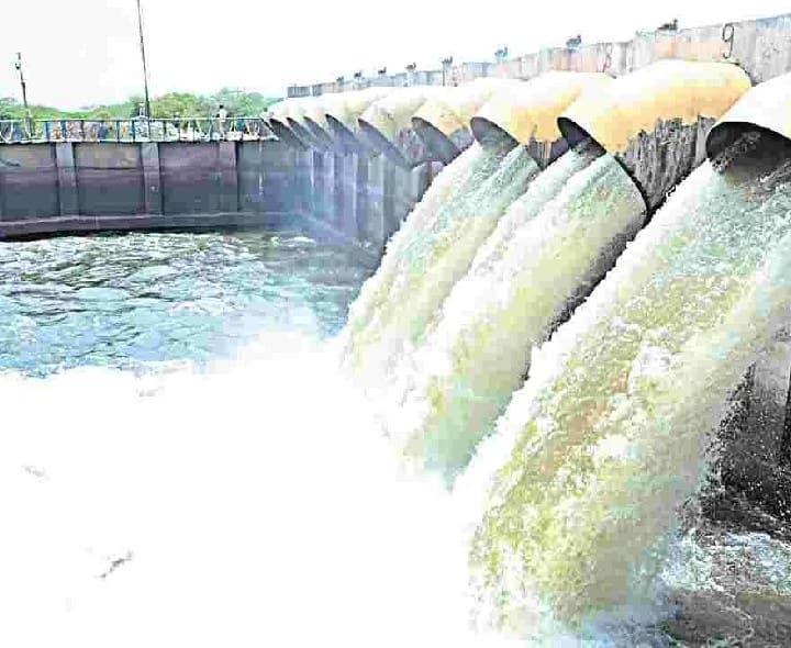 గుర్తు తెలియని మహిళ మృతదేహం లభ్యం - Udayam