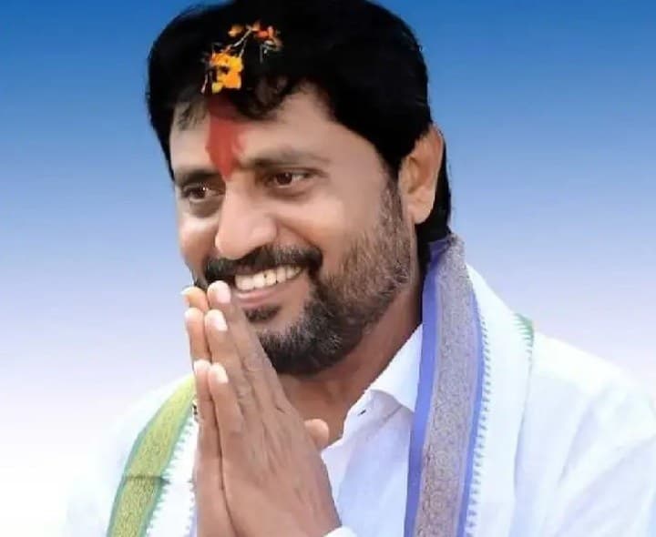 విధేయుడికే జిల్లా వైసీపీ పగ్గాలు - Udayam