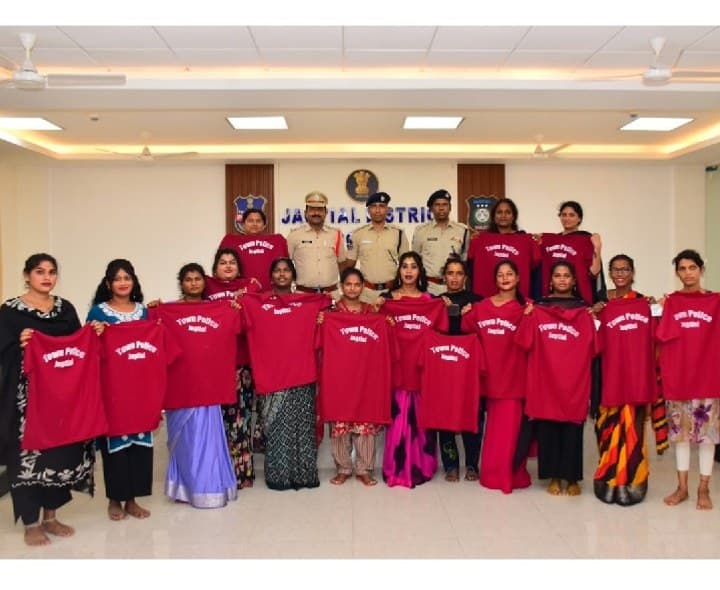 గణేశ్ నిమజ్జన ట్రాఫిక్ నియంత్రణలో ట్రాన్స్జెండర్ల భాగస్వామ్యం - Udayam