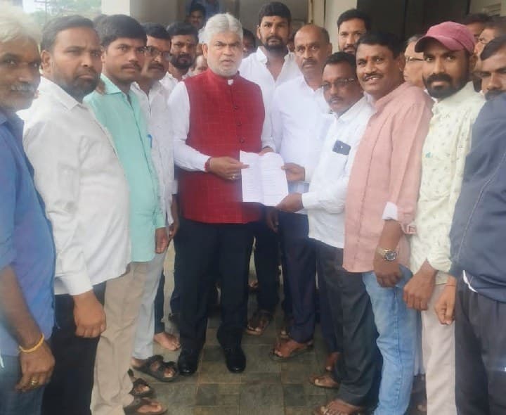 సహారా బాధితుల ఆవేదన స్పీకర్ కు ఏజెంట్ల వినతి పత్రం - Udayam
