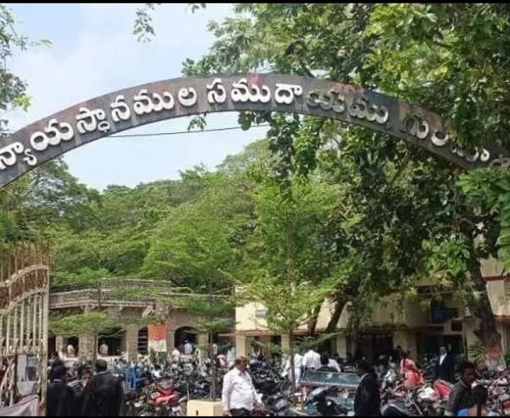 ఎస్సైకి గాయాలు డ్రైవర్కి ఏడాది జైలు - Udayam