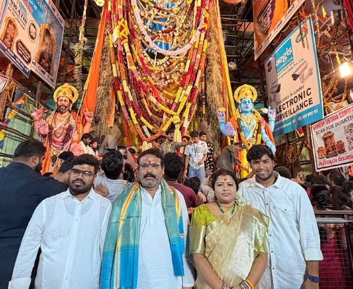 ఖైరతాబాద్ వినాయకుడిని దర్శించుకున్న ఎమ్మెల్యే శ్రీగణేష్ - Udayam