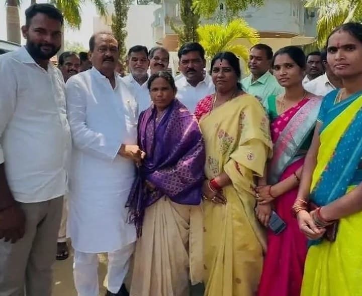 గ్రామ సమస్యలపై దృష్టి పెట్టాలి - Udayam