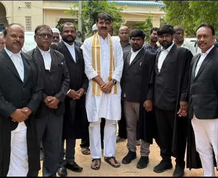కోర్టుకు హాజరైన మాజీ ఎమ్మెల్యే - Udayam