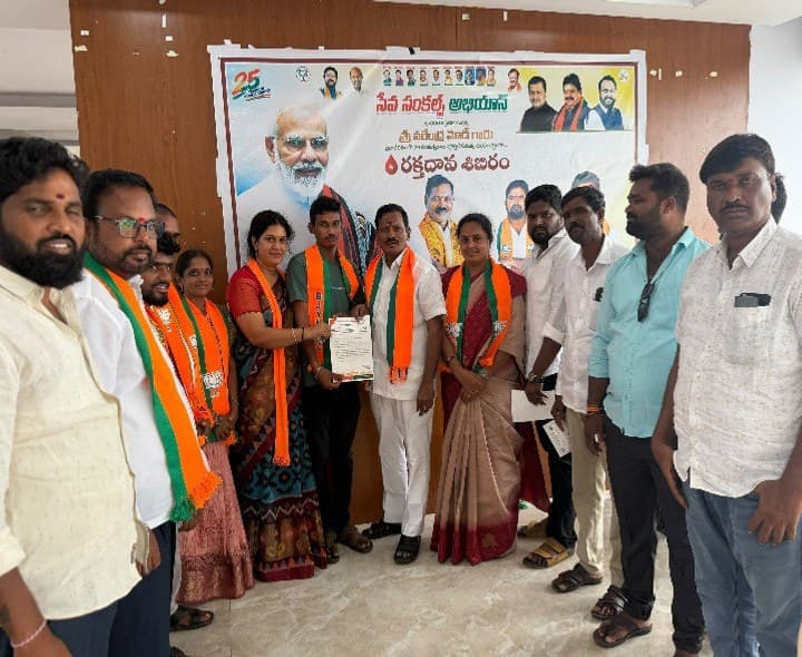 యువమోర్చా మండల అధ్యక్షుడిగా అనిల్ - Udayam