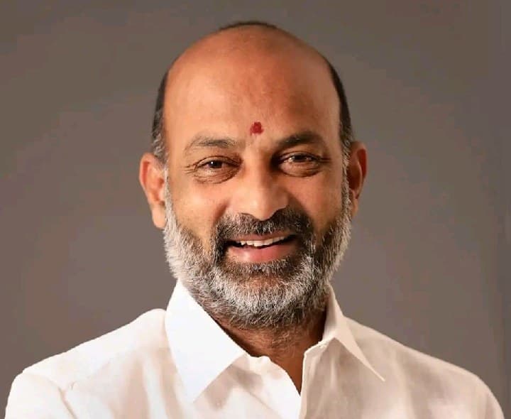 బండి సంజయ్ రేపు రాజన్న సిరిసిల్ల జిల్లా పర్యటన - Udayam