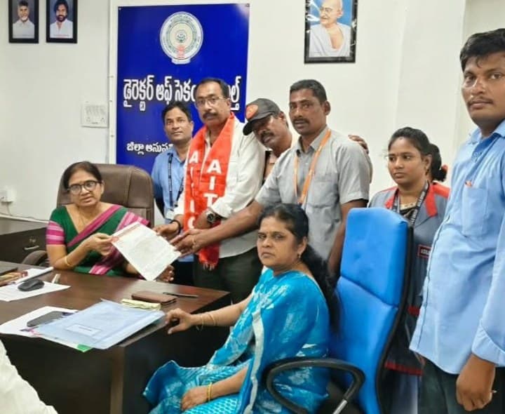 కార్మికుల సమస్యలను పరిష్కరించాలి - Udayam