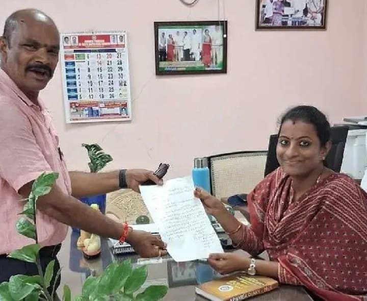మెహర్ కాలనీలో పబ్లిక్ కుళాయితో నీరు ఇవ్వాలి - Udayam