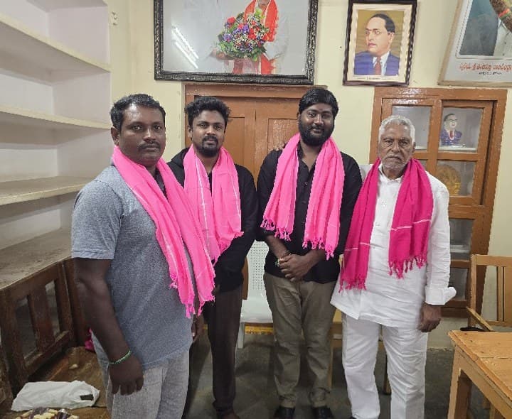పుల్ల మహేష్తో పాటు పలువురు బీఆర్ఎస్లో చేరిక - Udayam