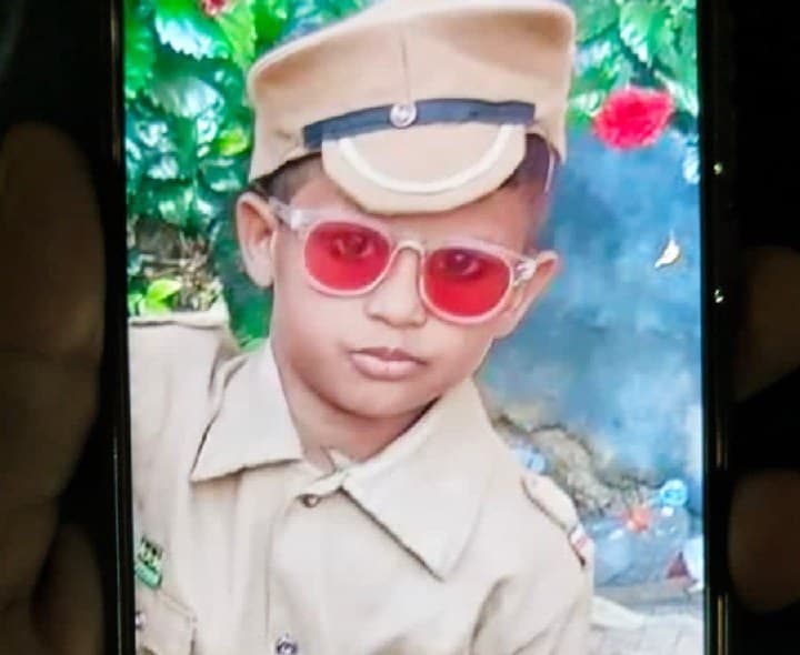 గుంతలో పడి బాలుడి మృతి - Udayam