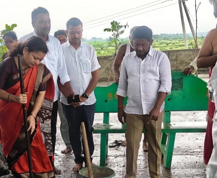 పోచమ్మ ఆలయ అభివృద్ధి పనులకు శ్రీకారం - Udayam
