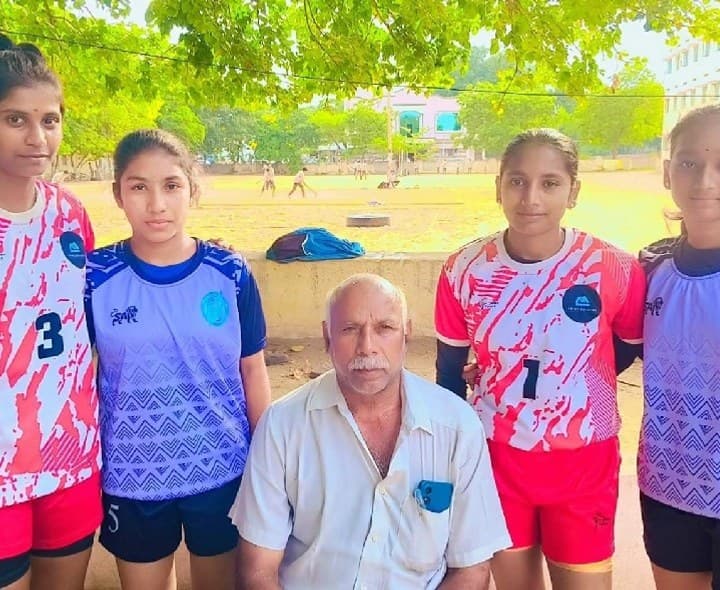 అమరావతి ఛాంపియన్షిప్కు కబడ్డీ క్రీడాకారిణులు - Udayam