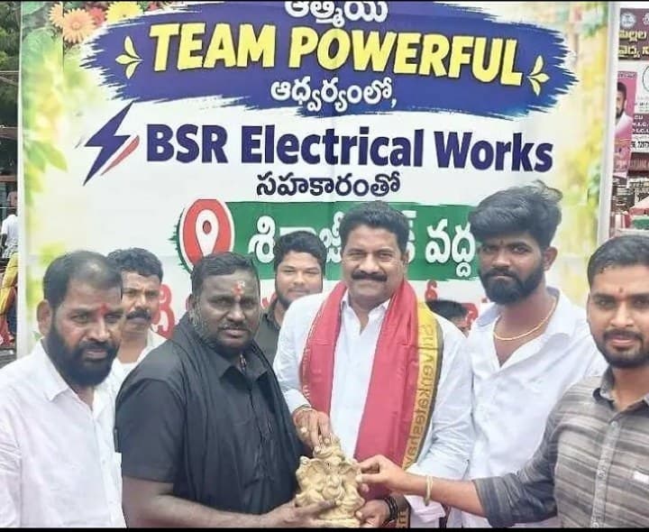 ప్రతి ఒక్కరు మట్టి వినాయకుని పూజించాలి - Udayam