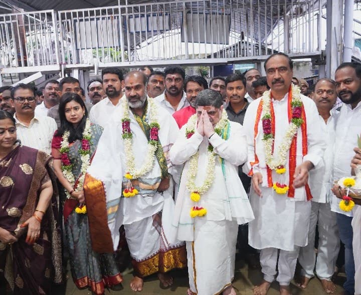 వేములవాడ శ్రీ భీమేశ్వర స్వామి ఆలయంలో పొన్నం ప్రభాకర్ - Udayam Digital