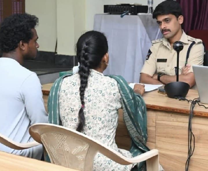 పిర్యాదుల పరిస్కారంలో నిర్లక్ష్యం వద్దు - Udayam
