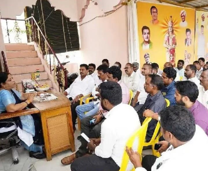 టీడీపీ సమన్వయకర్తలతో మంత్రి సమావేశం - Udayam