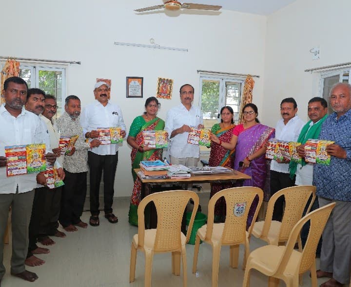 దుర్గాదేవి నవరాత్రి ఉత్సవాలకు ఎమ్మెల్యేకు ఆహ్వానం - Udayam