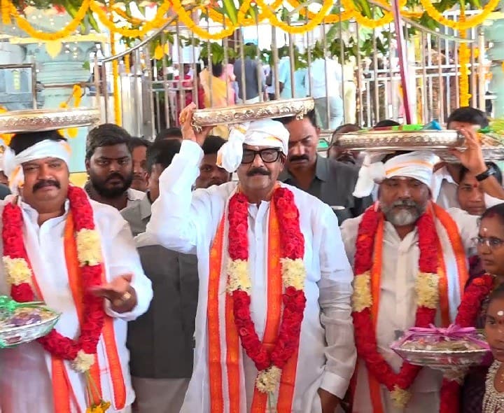 కాణిపాకంలో ఘనంగా వినాయక చవితి పట్టు వస్త్రాలు సమర్పించిన మంత్రి - Udayam