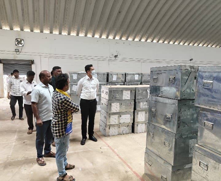 ధర్మవరం ఈవీఎం గోదామును తనిఖీ చేసిన కలెక్టర్ - Udayam
