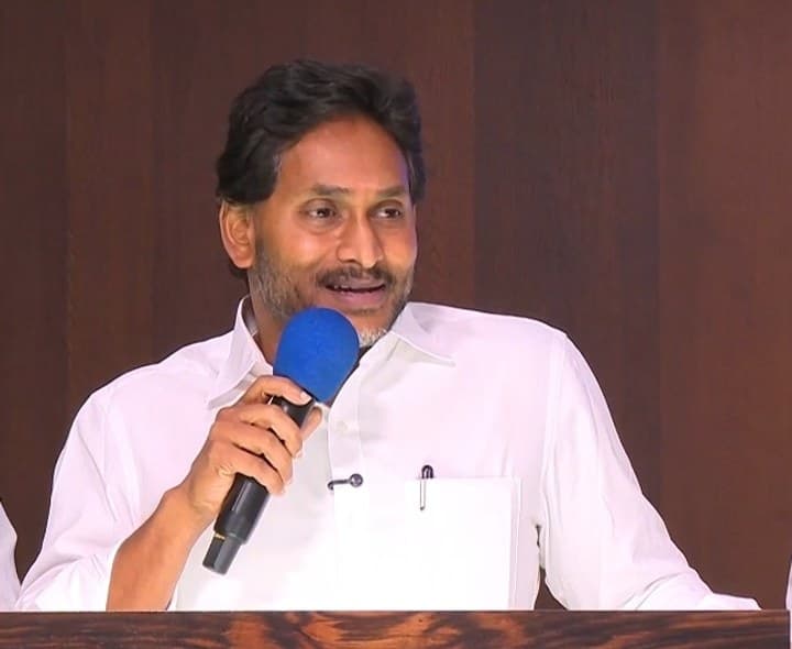వచ్చే ఏడాది పాదయాత్రకు వైఎస్ జగన్ సన్నద్ధం - Udayam