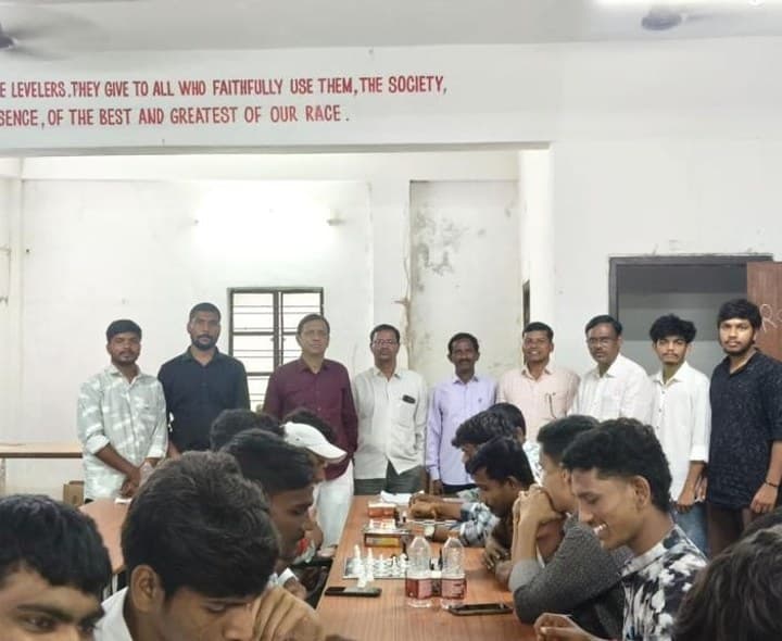 చదరంగంతో విద్యార్థుల్లో మేధో వికాసం - Udayam