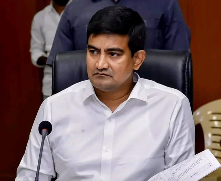 రైలు ప్రమాదంపై మంత్రి తీవ్ర దిగ్భ్రాంతి - Udayam