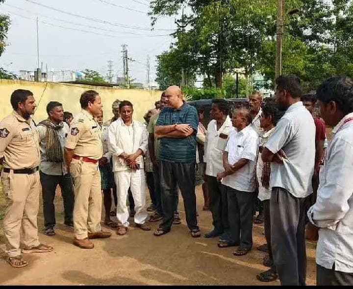మృతుల కుటుంబాలను పరామర్శించిన ఎమ్మెల్యే - Udayam