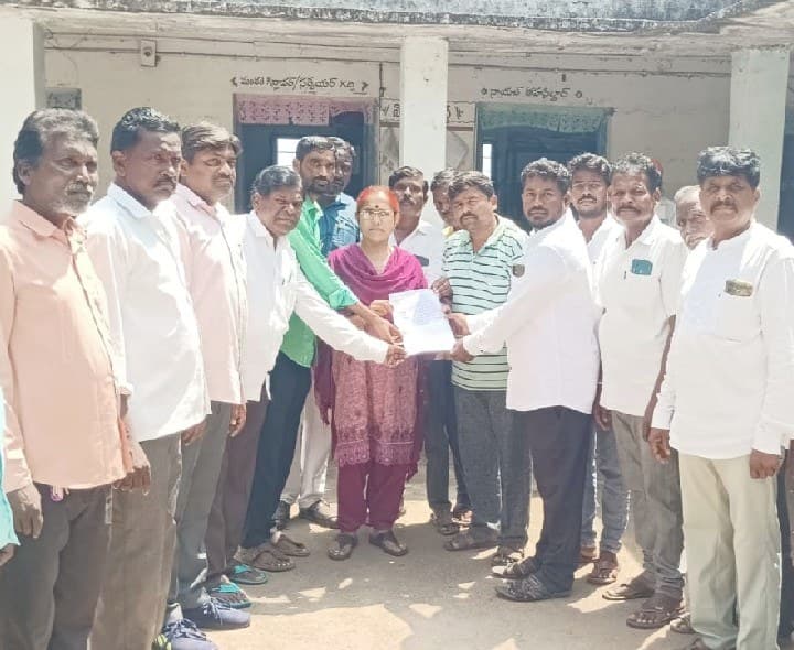 ముధోల్ హమారా ప్రసాద్ పై చర్యలు తీసుకోవాలని ఫిర్యాదు - Udayam