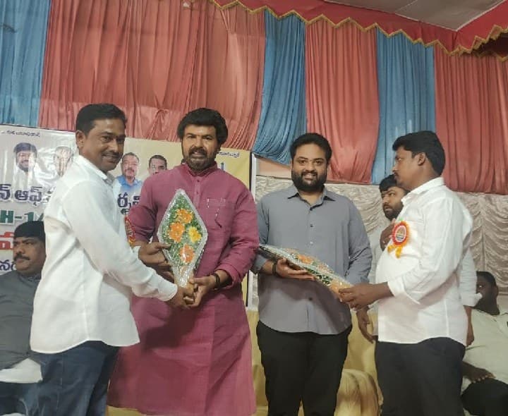 జర్నలిస్టులు ప్రజలకు ప్రభుత్వానికి మధ్య వారధి: సంజీవ్ ముదిరాజ్ - Udayam
