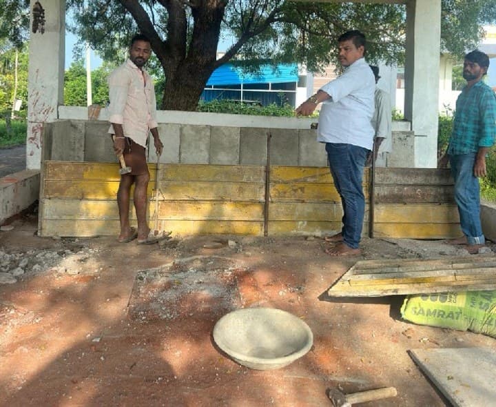 సొంత నిధులతో పోచమ్మ ఆలయ అభివృద్ధి పనులు - Udayam